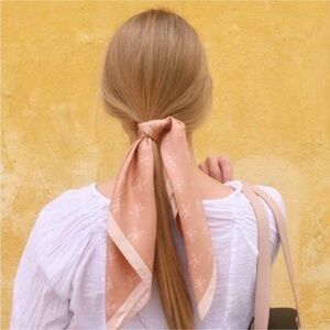 GAL MEETS GLAM Hair Silk Scarf with GMG logo Bow Pattern